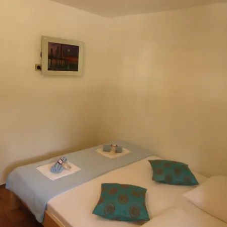 Guest house Lisica Petrcane